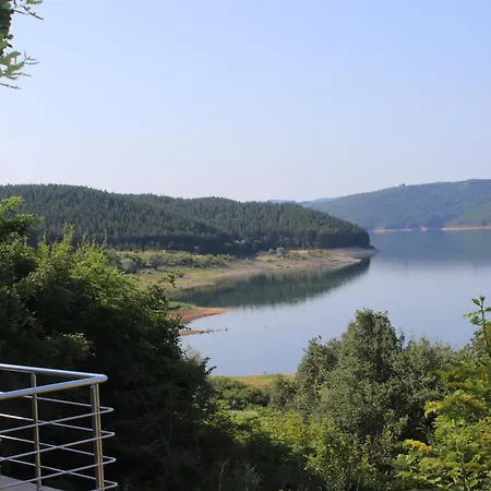 Lakeview Estate Chalet