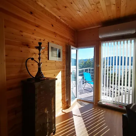 Lakeview Estate Chalet