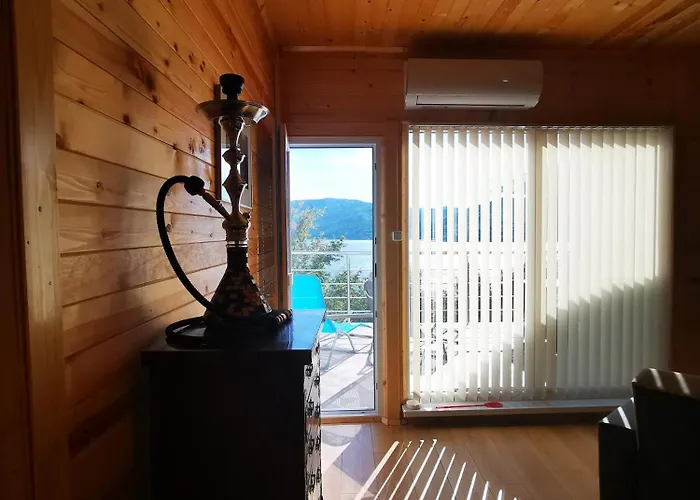 Chalet Lakeview Estate