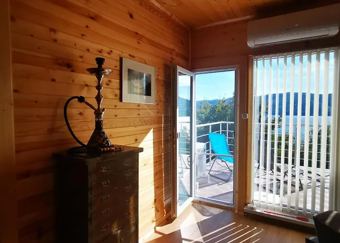 Lakeview Estate Chalet