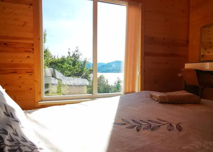 Chalet Lakeview Estate *